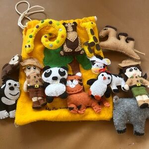 Felt Safari Animal Play Set - Yellow Drawstring Mat with Plush Animals